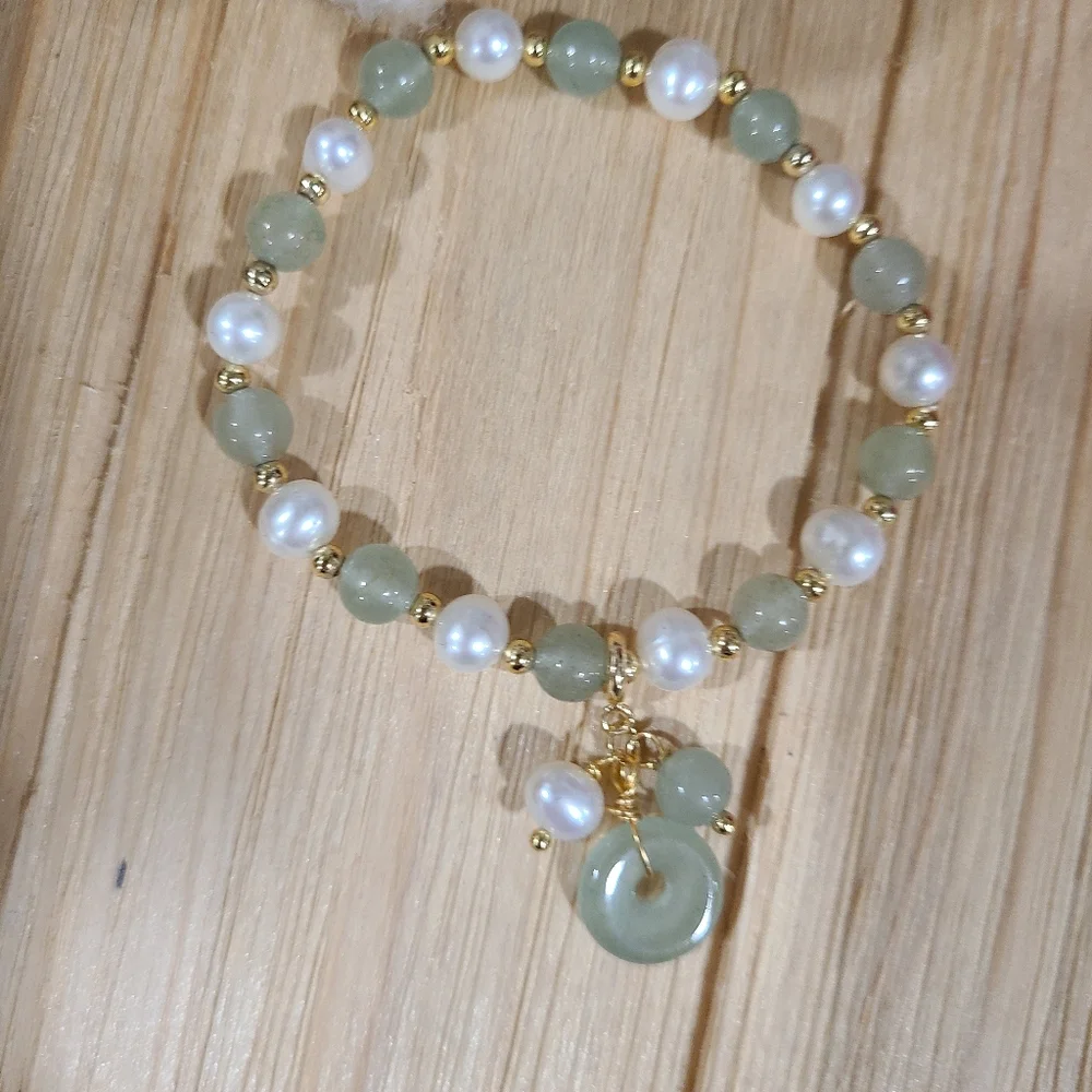 💚💚HOST PICK💚💚 STUNNING!! Jade and Freshwater Pearl Bracelet with GOLD Beadin - Picture 12 of 16